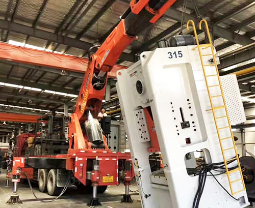 兴山附近随车吊出租，轻松解决运输难题