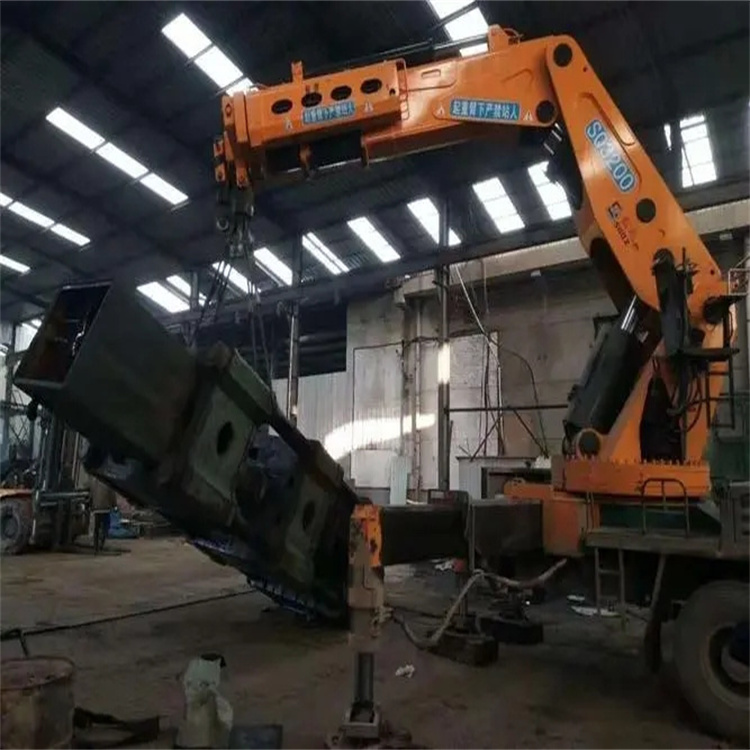 兴山130吨折臂吊车出租吊机租赁附近电话